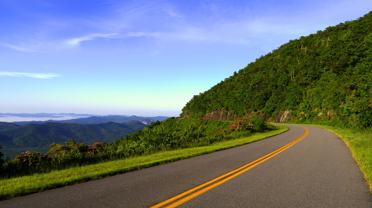 乡村公路，通往富裕之路